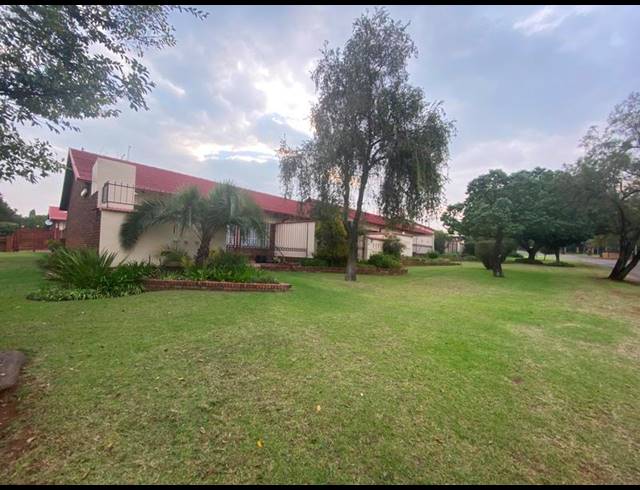 2 BEDROOM TOWNHOUSE FOR SALE IN GHOLFSIG